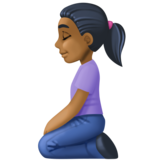 跪着的女人：中黑肤色emoji素材一 160x160像素
