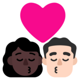 亲吻: 女人男人较深肤色较浅肤色emoji素材一 160x160像素