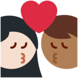 亲吻: 女人男人中等-深肤色较浅肤色emoji素材一 160x160像素