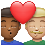 亲吻: 男人男人中等-深肤色中等-浅肤色emoji素材一 160x160像素