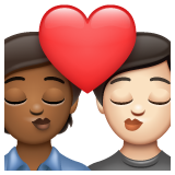 亲吻: 成人成人中等-深肤色较浅肤色emoji素材一 160x160像素