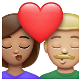 亲吻: 女人男人中等肤色中等-浅肤色emoji素材一 160x160像素