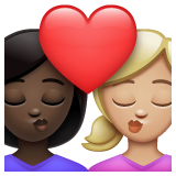 亲吻: 女人女人较深肤色中等-浅肤色emoji素材一 160x160像素