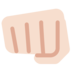 Twitter里的迎面而来的拳头：浅肤色emoji表情