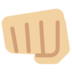 Twitter里的迎面而来的拳头:中浅肤色emoji表情
