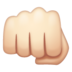 WhatsApp里的迎面而来的拳头：浅肤色emoji表情