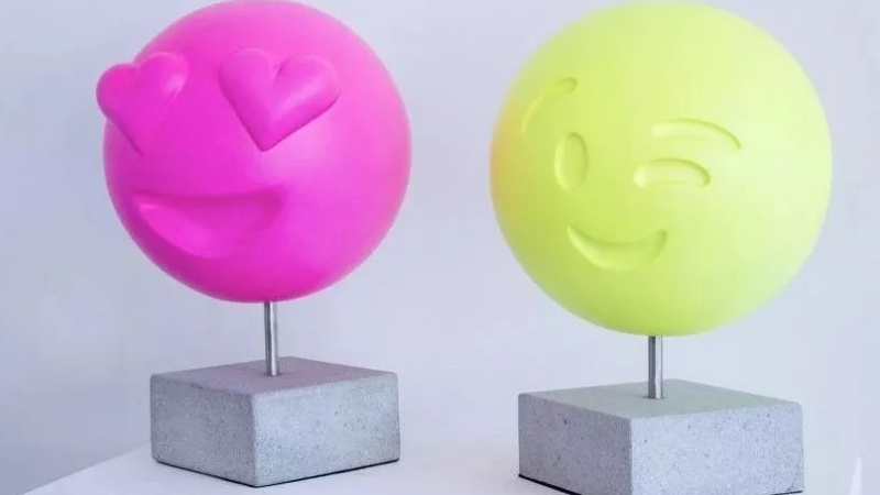 打造Emoji艺术雕塑的他，还是一个标准的斜杠青年缩略图