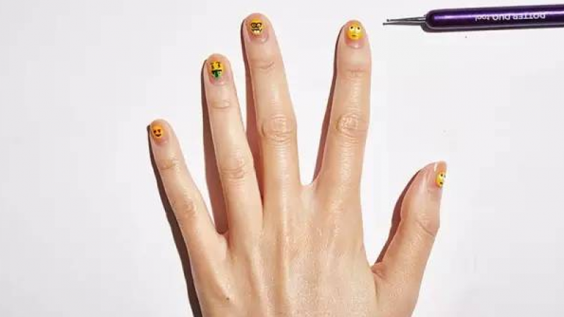 艺术｜将心情放在手上！最可爱的 Emoji 甲妆