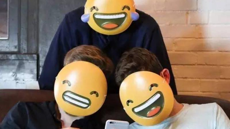 如果把 Emoji 表情带在脸上……缩略图