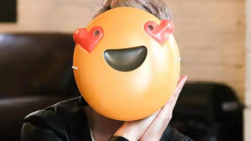 人家的万圣节除了鬼怪篇，还玩起了emoji..